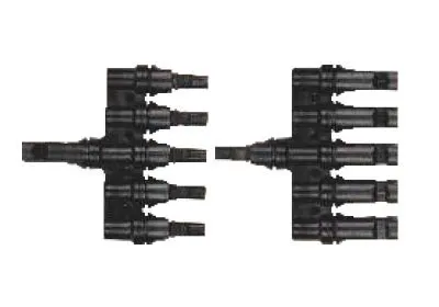 What are the maximum amperage and voltage ratings of solar connectors?